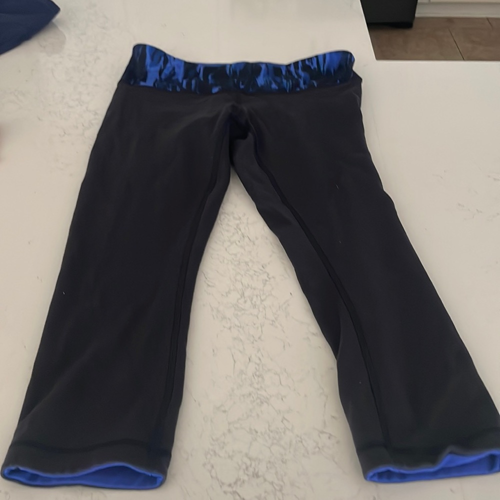Lululemon black / blue leggings reversible
